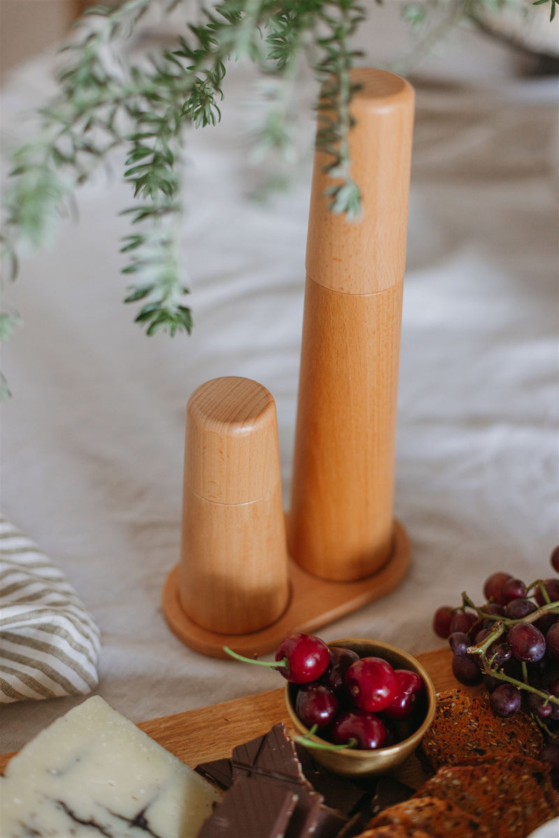 BEECH SALT AND PEPPER GRINER MILLS WITH TRAY