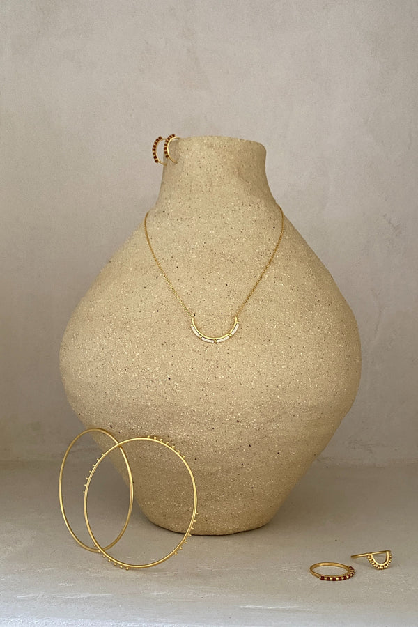 āārunya necklace ivory glass beads - 1